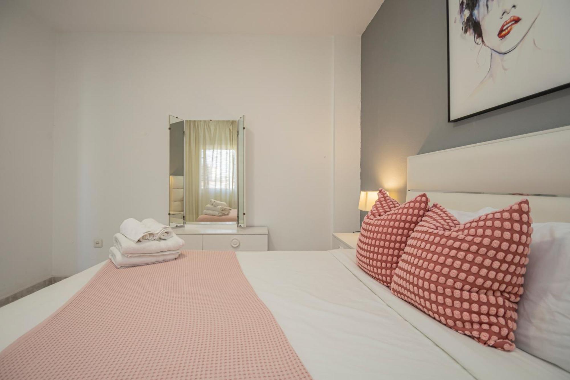 Perfect Getaway In Triana - 15M Walk Giralda Apartment Sevilla Bagian luar foto